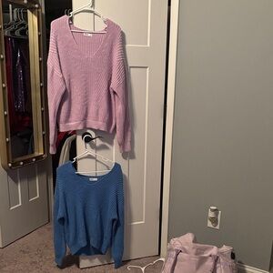 2 V-Neck Sweaters in Purple and Blue